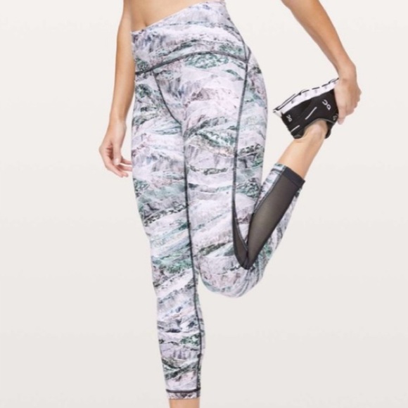 lululemon athletica Pants - Lululemon Train Times Pant 25”
Size 6 | Springscape Multi/Obsidian Like New 7/8